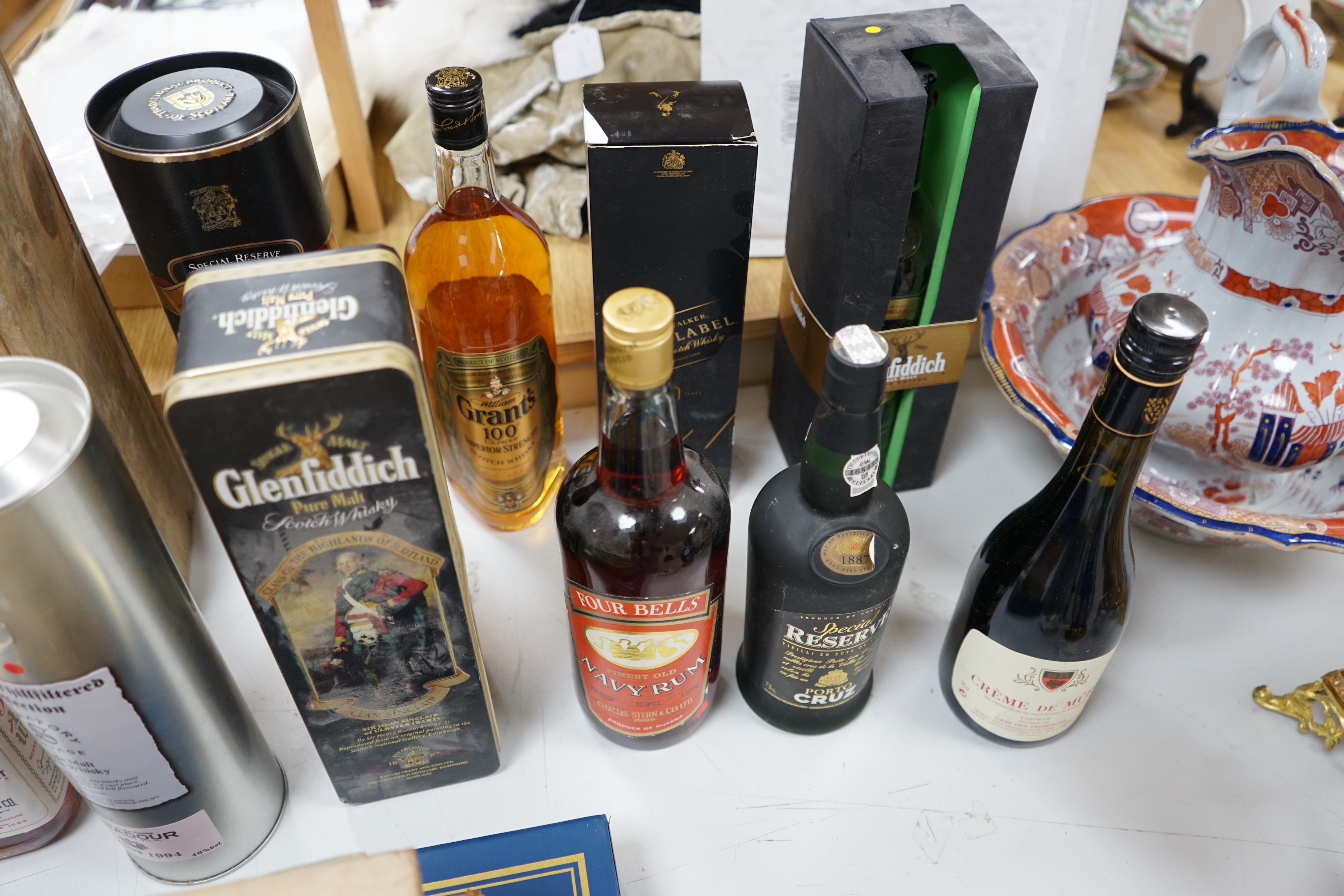 Mixed whisky’s, rum, wine etc including Glenfiddich, Grants, Johnnie Walker etc.